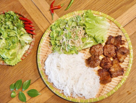  - Từ 'Hộ chiếu Ẩm thực Đà Nẵng' đến quán ăn được Liên hoan phim châu Á lựa chọn