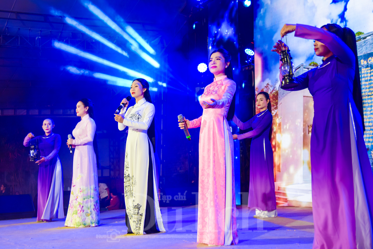 Thực khách chen chân thưởng thức món ngon Lễ hội cua Cà Mau giữa lòng thành phố - 12