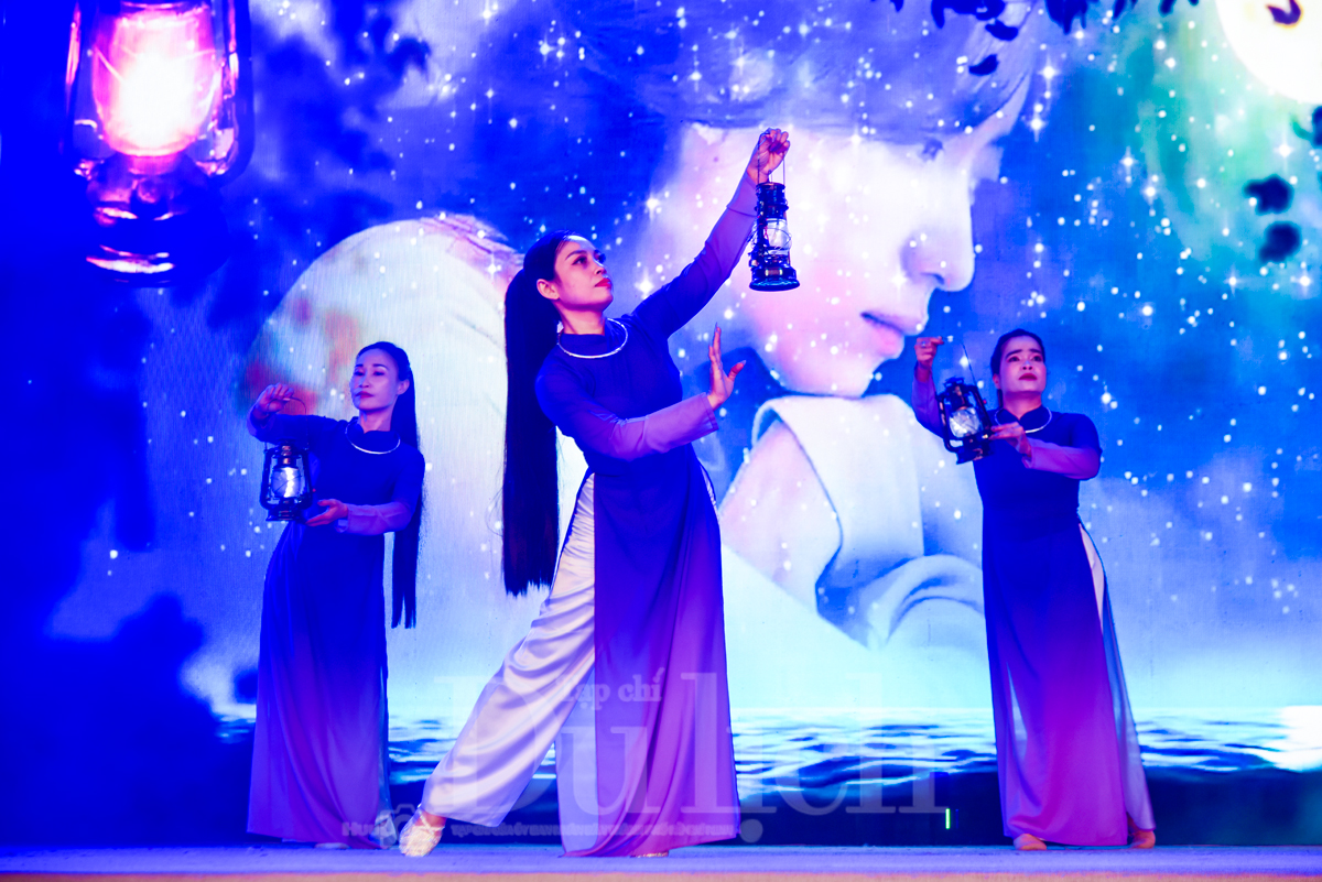 Thực khách chen chân thưởng thức món ngon Lễ hội cua Cà Mau giữa lòng thành phố - 11