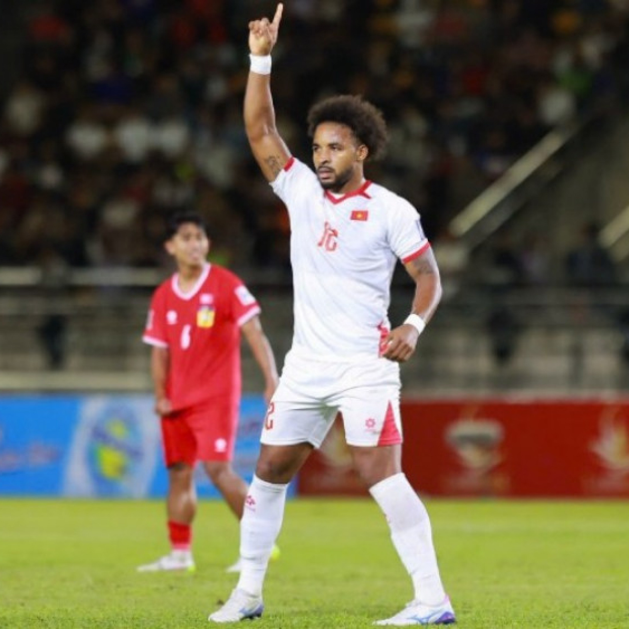  - Rực lửa Việt Nam đấu Lào: Xuân Son mở điểm, Tuấn Hải lập siêu phẩm