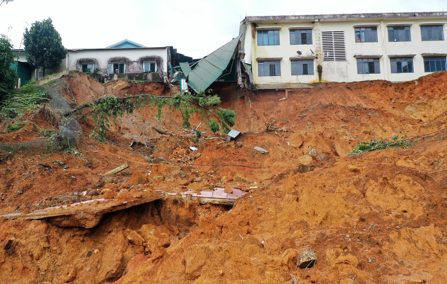 tam hoan hoat dong ky niem 20/11, so tan hang tram hoc sinh ra khoi vung lo nui - 1