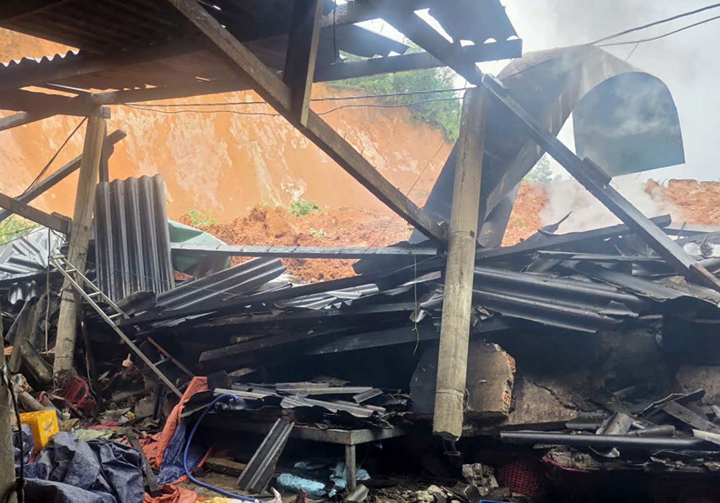 tam hoan hoat dong ky niem 20/11, so tan hang tram hoc sinh ra khoi vung lo nui - 4