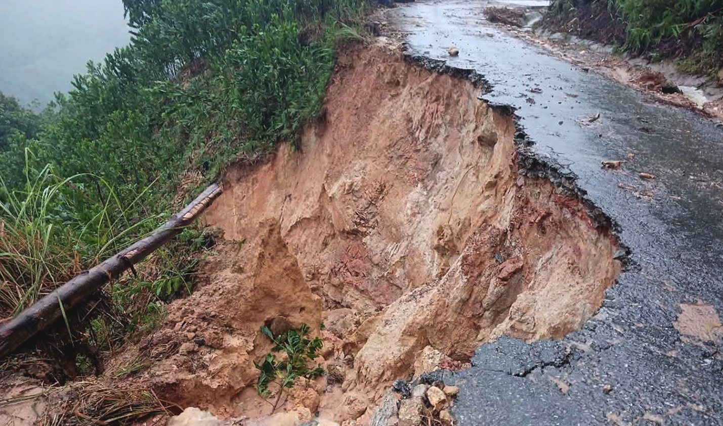 tam hoan hoat dong ky niem 20/11, so tan hang tram hoc sinh ra khoi vung lo nui - 5