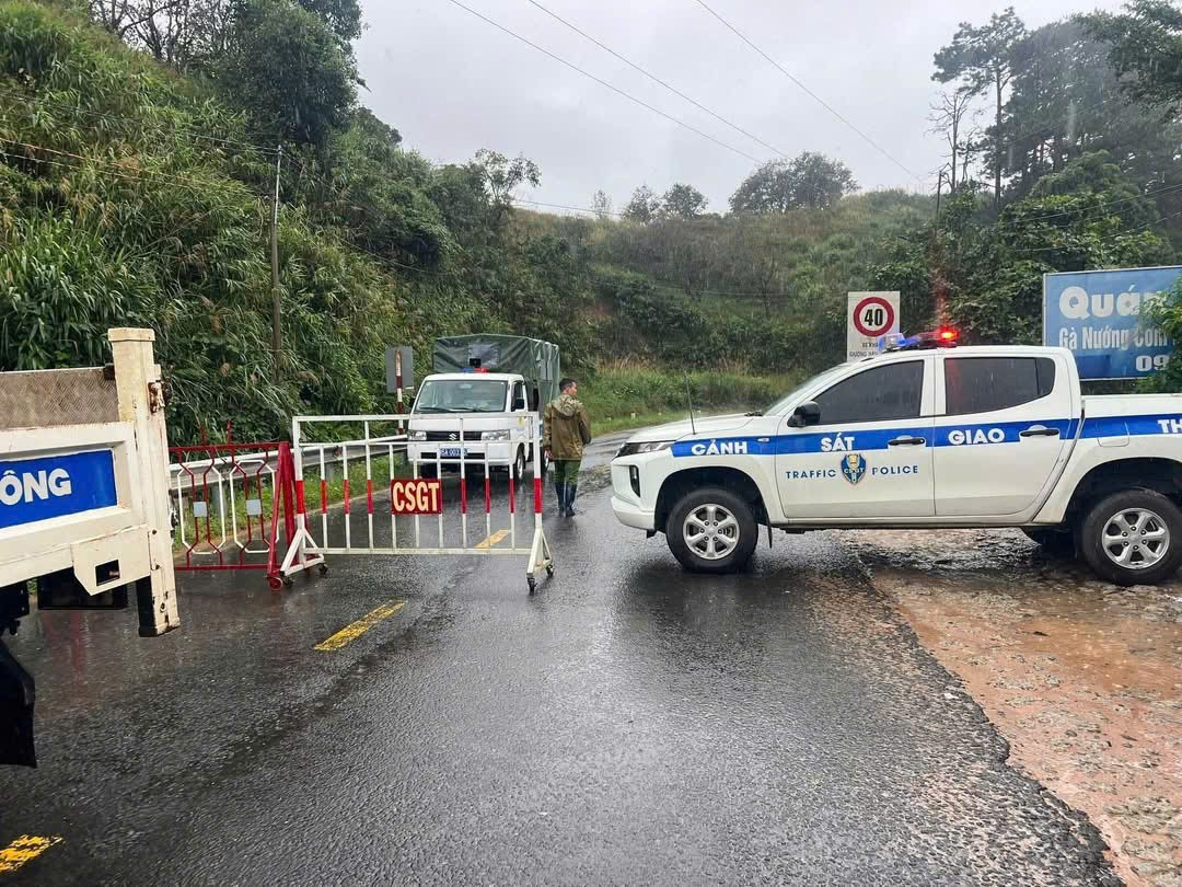 Thêm nhiều điểm sạt lở trên tuyến đèo nối tỉnh Khánh Hòa và Lâm Đồng - 1