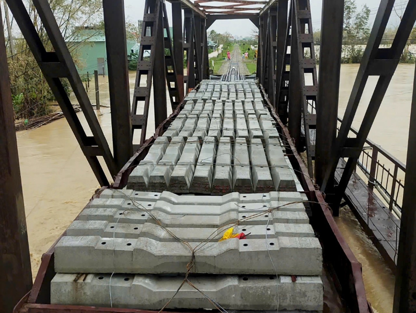 don suc ung pho voi lu dac biet lon o dak lak, lu khan cap o gia lai - 4