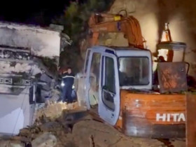  - Giải cứu thành công bé gái bị mắc kẹt do sạt lở ở Đà Lạt