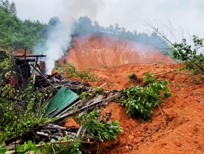 Chuyển động - Tạm hoãn hoạt động Kỷ niệm 20/11, sơ tán hàng trăm học sinh ra khỏi vùng  lở núi