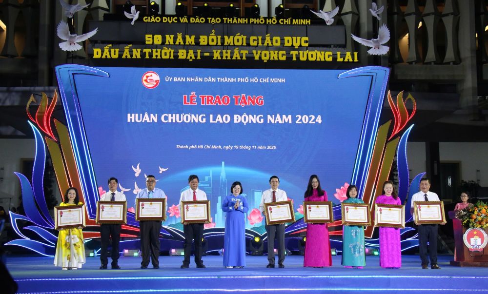 Tôn vinh nhà giáo tiêu biểu, TP.HCM nhìn lại hành trình 50 năm đổi mới giáo dục - 3