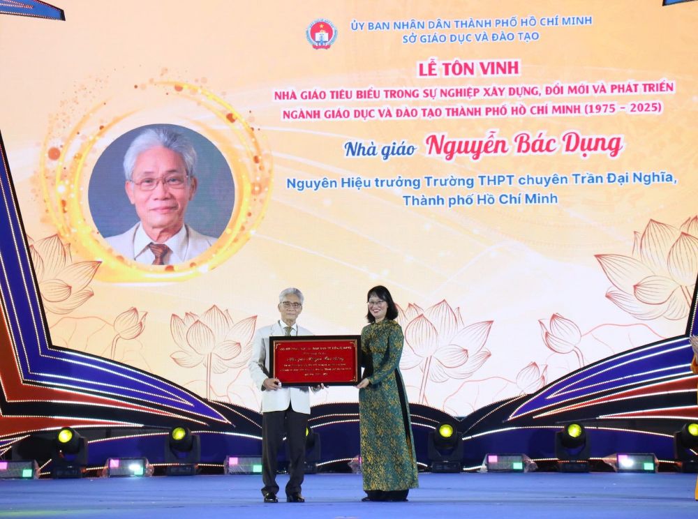 Tôn vinh nhà giáo tiêu biểu, TP.HCM nhìn lại hành trình 50 năm đổi mới giáo dục - 2