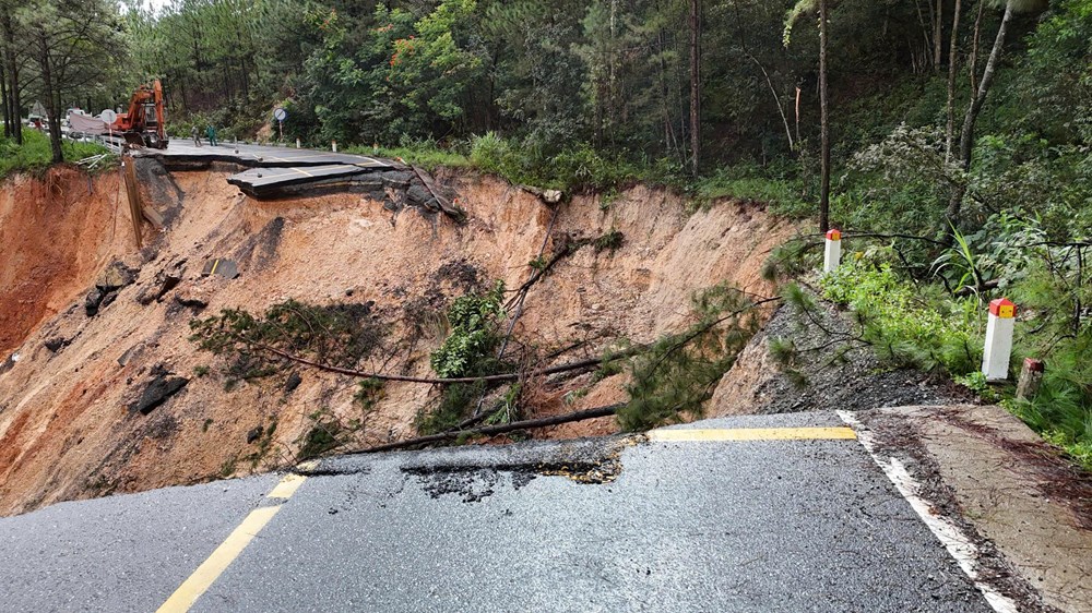 Lâm Đồng công bố tình trạng khẩn cấp đối với đèo Mimosa sau vụ sạt lở trong đêm - 3