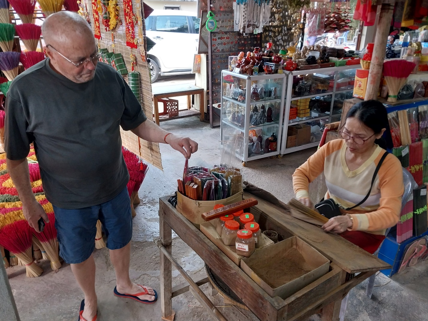 Từ 'Mệ Tuyết' đến làng hương Thủy Xuân: Bài học 'thổi hồn' du lịch cho làng nghề TP.HCM - 3