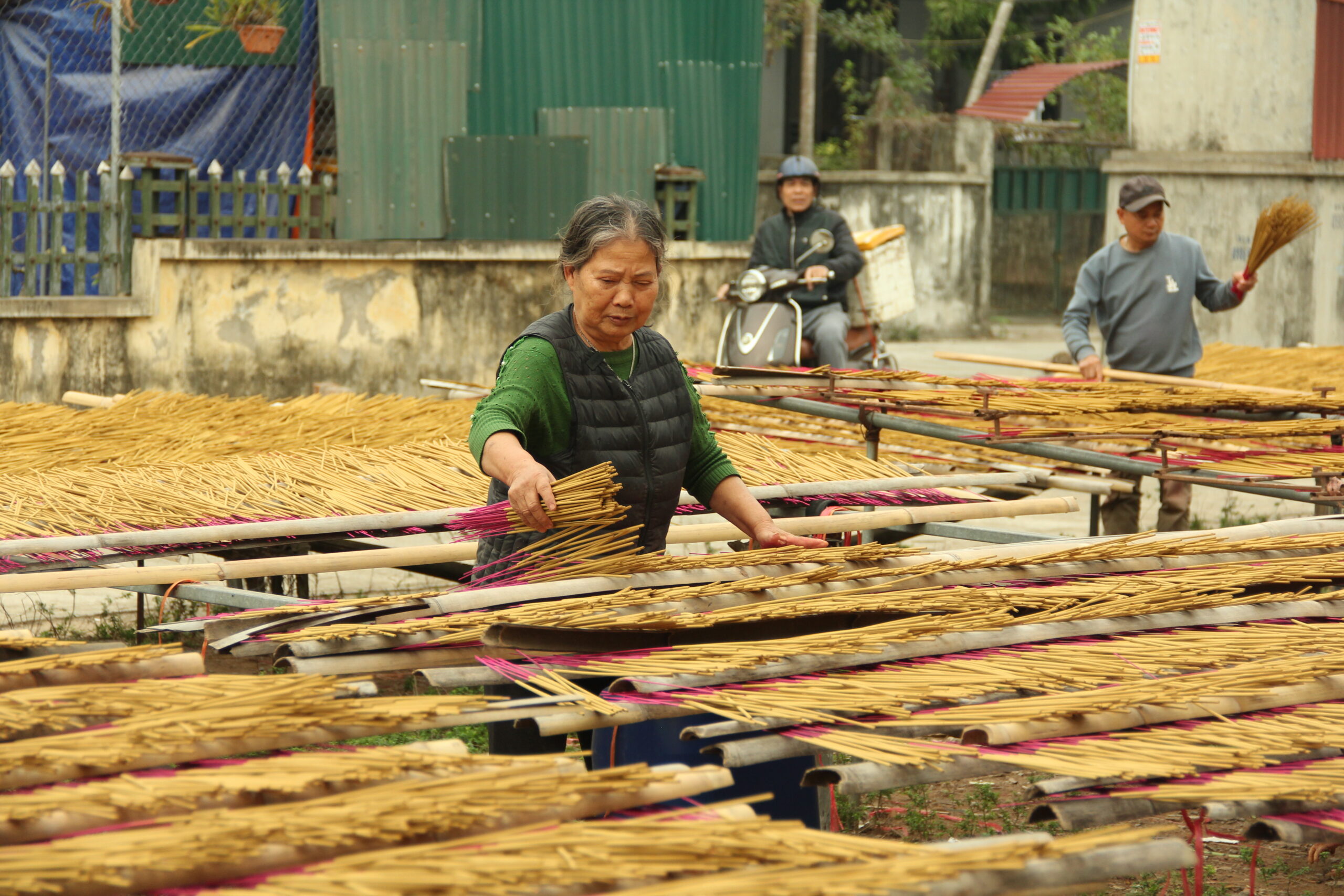 Từ làng hương xạ doanh thu tiền tỷ ở Hưng Yên: Bài học 'nâng chất' cho ngành nghề nông thôn TP.HCM - 2