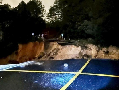  - Đèo Mimosa đứt gãy làm đôi, giao thông bị chia cắt