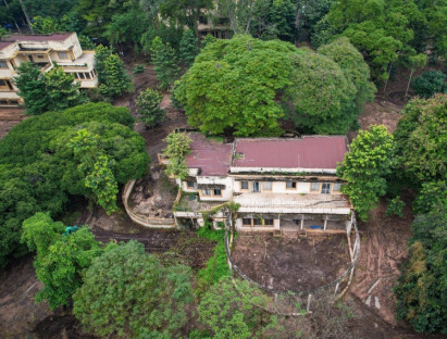 Suy ngẫm - 3 biệt thự xuống cấp tại Lý Thái Tổ bị tháo dỡ, 4 căn còn lại được gia cố