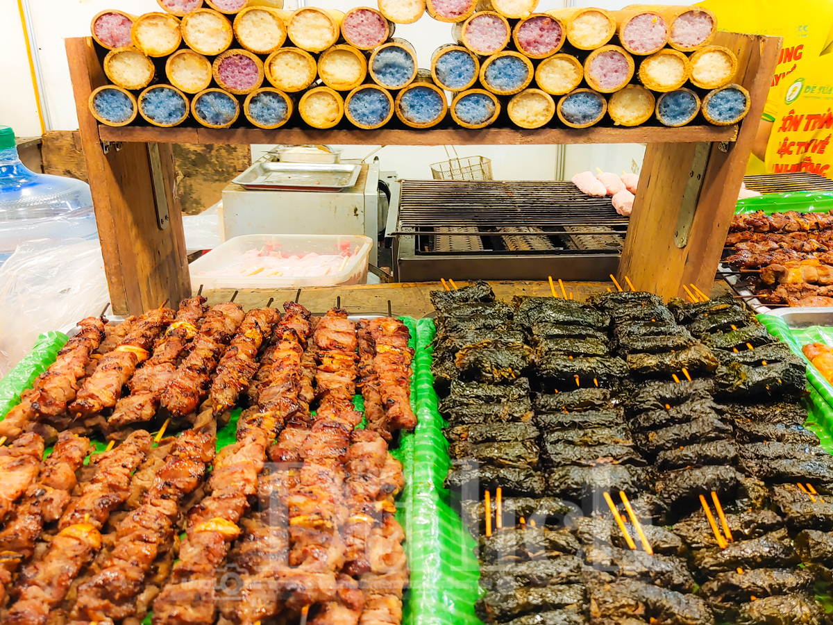 Du khách quốc tế háo hức chọn món ngon đêm khai mạc Lễ hội sợi gạo Việt - 5