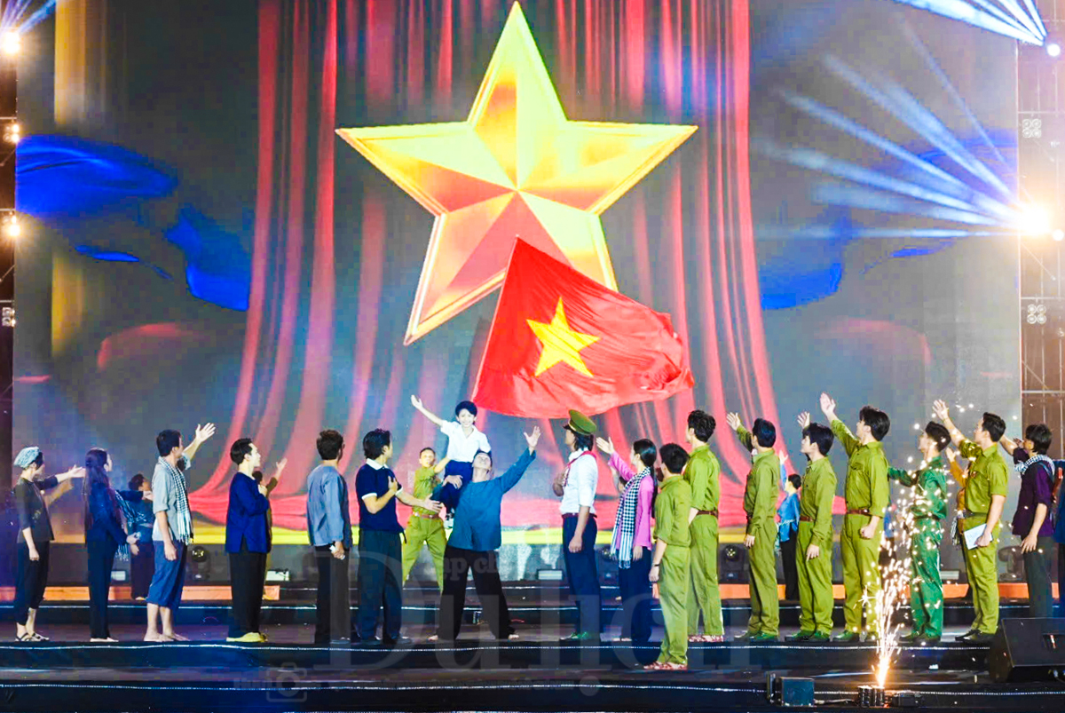 TP.HCM bừng sáng đêm chính thức trở thành Thành phố sáng tạo điện ảnh UNESCO - 2