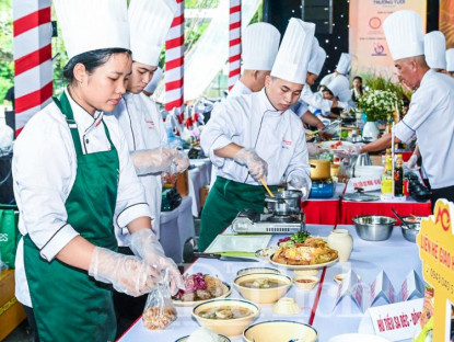 Ăn gì - Hành trình ‘Food tour’ di sản: 100 món sợi gạo Việt phá kỷ lục, mời gọi du khách khám phá