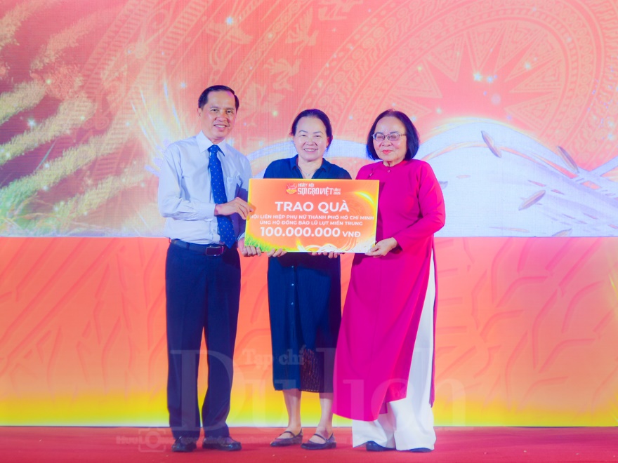 Du khách quốc tế háo hức chọn món ngon đêm khai mạc Lễ hội sợi gạo Việt - 15