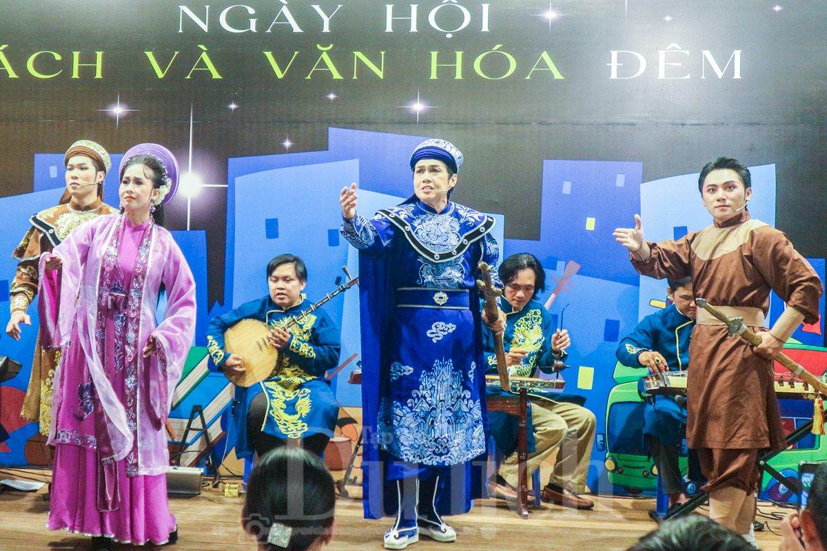 Dạo bước đêm Sài Gòn: Đánh thức đa giác quan tại 'Ngày hội sách và văn hóa' độc đáo - 2