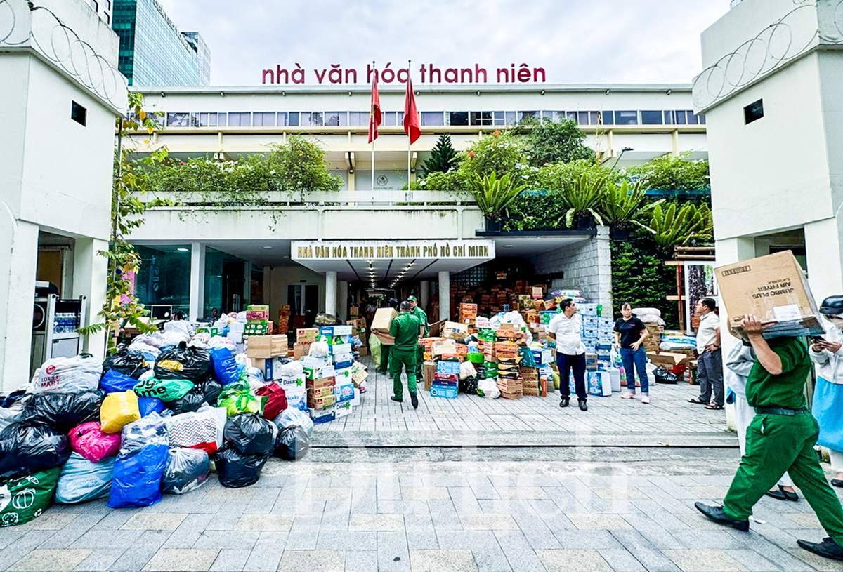 Hành trình trái tim: TP.HCM đồng loạt mở thêm nhiều trạm, nối dài yêu thương về miền Trung ruột thịt - 1