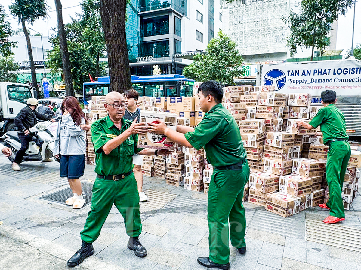 Hành trình trái tim: TP.HCM đồng loạt mở thêm nhiều trạm, nối dài yêu thương về miền Trung ruột thịt - 10