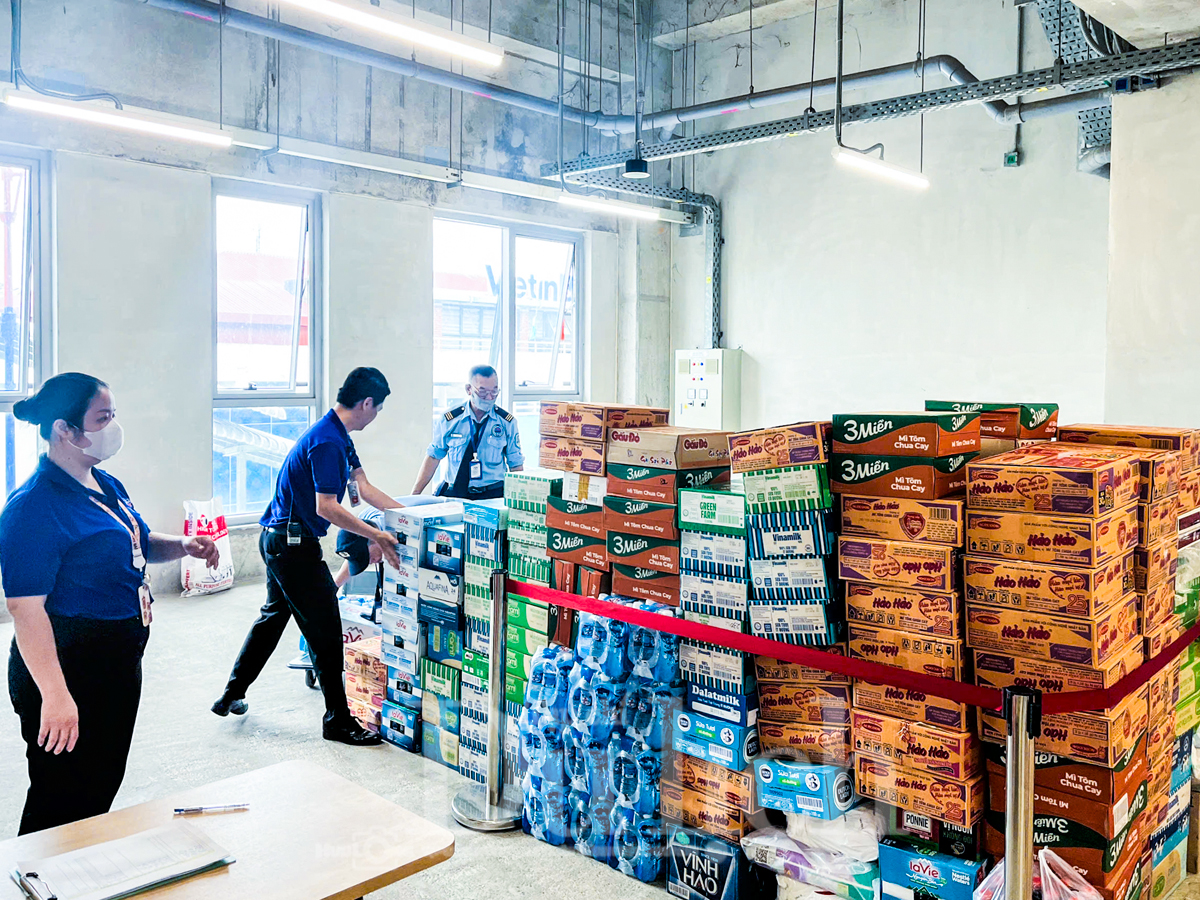 Các nhà ga Metro - Điểm tập trung hàng hóa, chở yêu thương về rốn lũ miền Trung - 4