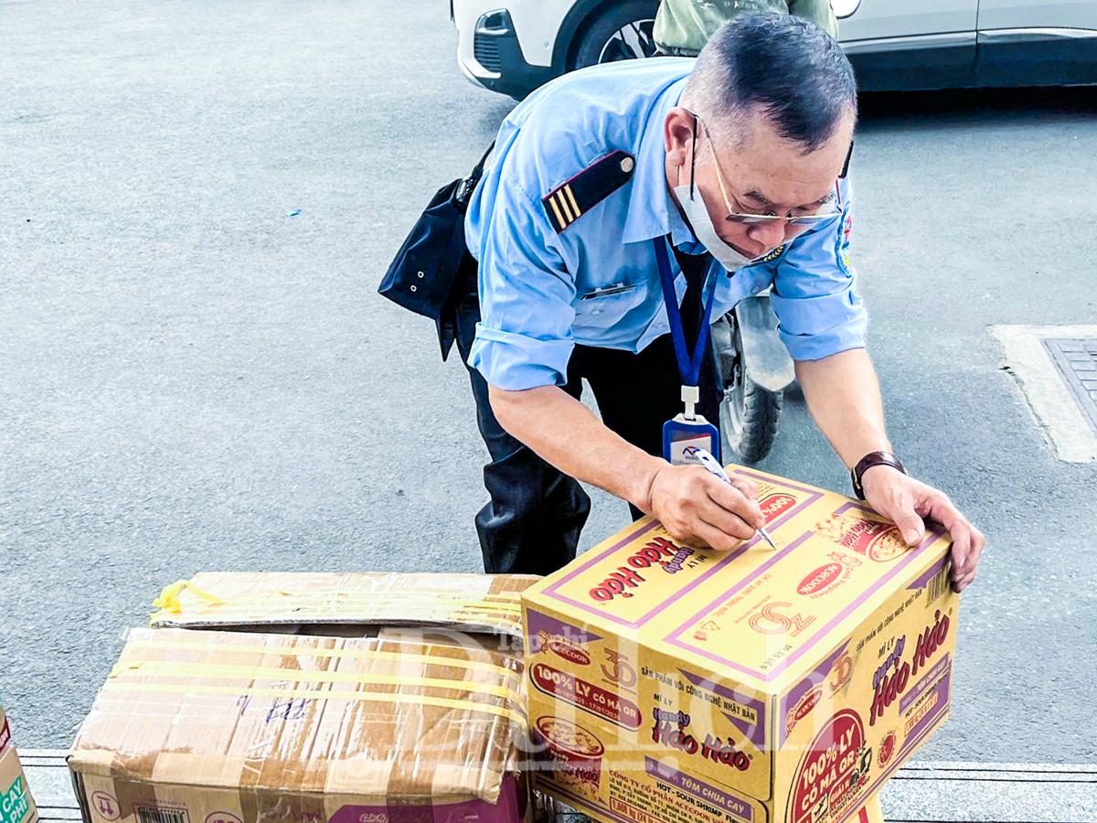 Các nhà ga Metro - Điểm tập trung hàng hóa, chở yêu thương về rốn lũ miền Trung - 7