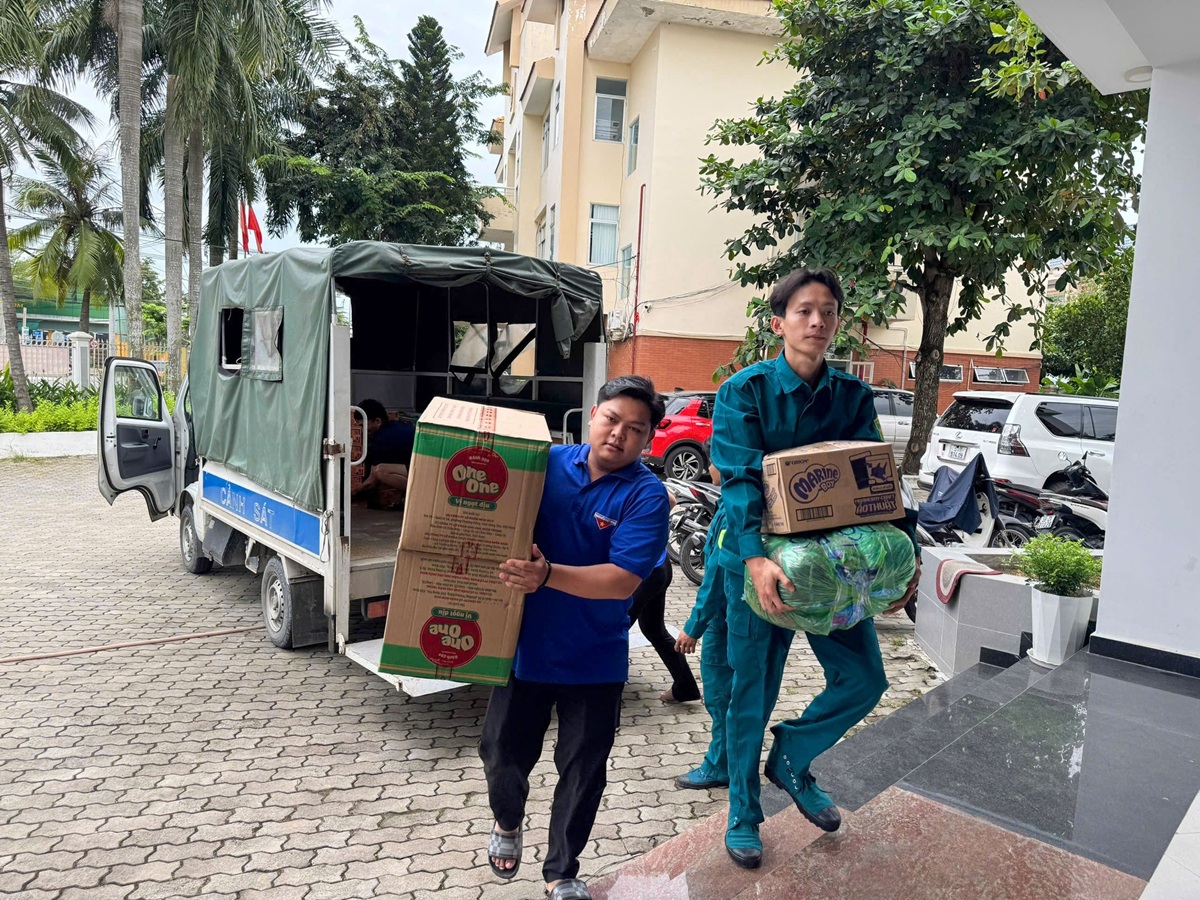 TP.HCM, triệu tấm lòng hướng về đồng bào vùng lũ - 9