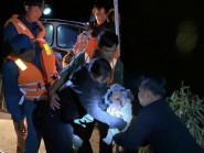 Chuyển động - Kịp thời đưa bé 5 tháng tuổi trong vùng nước lũ đi cấp cứu