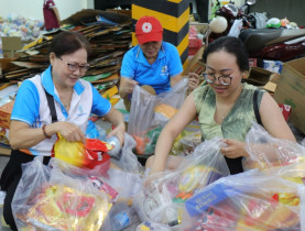  - TP.HCM lập thêm nhiều điểm tiếp nhận cứu trợ bà con vùng lũ