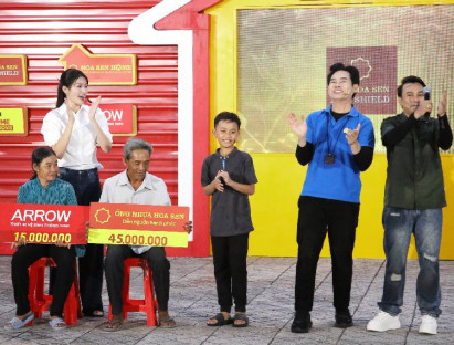 Chế Nguyễn Quỳnh Châu và ca sĩ Hồ Phi Nal góp sức mang về 100 triệu đồng cho trẻ em mồ côi