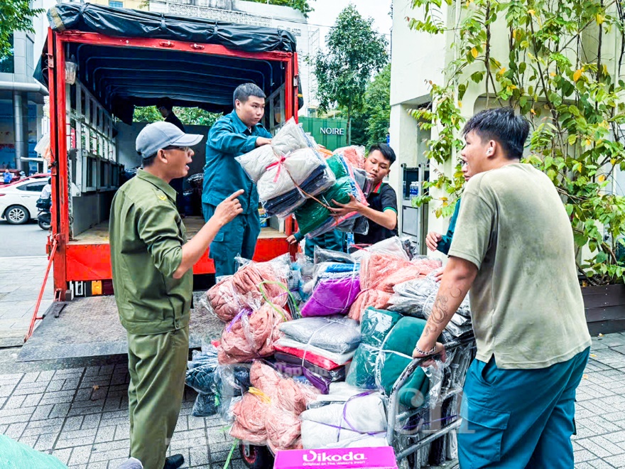 Hành trình trái tim: TP.HCM đồng loạt mở thêm nhiều trạm, nối dài yêu thương về miền Trung ruột thịt - 5