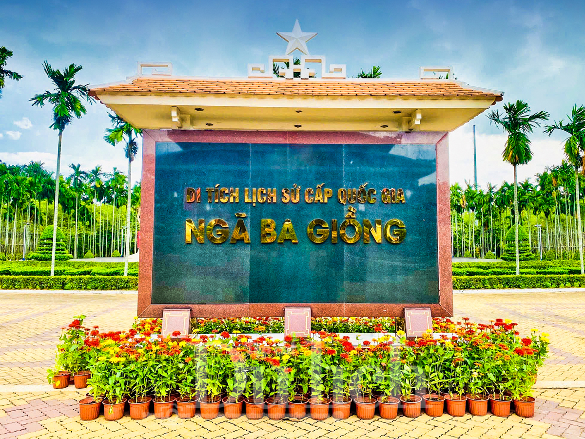 Bí thư Trần Lưu Quang về thăm Ngã Ba Giồng - Hành trình về nguồn thiêng liêng lịch sử - 7