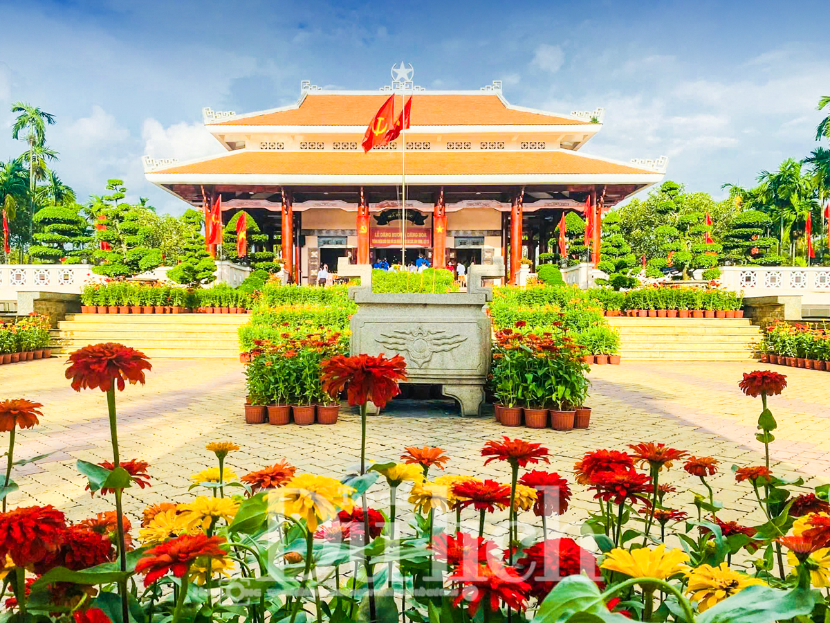 Bí thư Trần Lưu Quang về thăm Ngã Ba Giồng - Hành trình về nguồn thiêng liêng lịch sử - 8