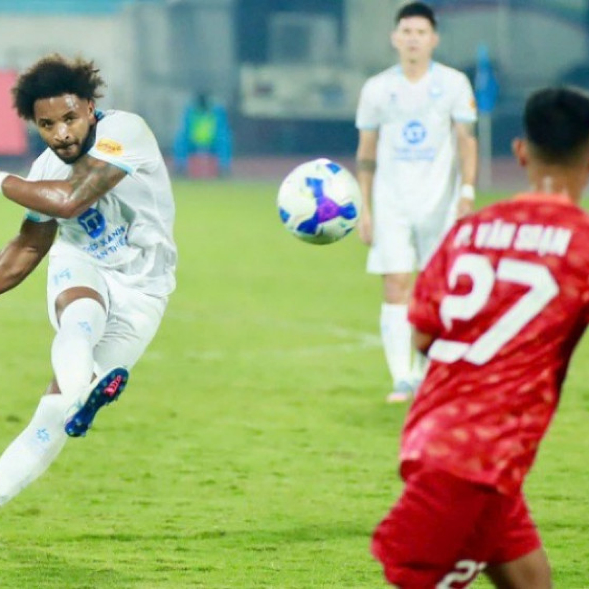  - Video bóng đá Nam Định - Long An: Xuân Son mừng hụt, bước ngoặt thay người (Cúp quốc gia)