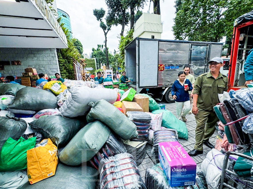 TPHCM huy động nhiều thiết bị bay không người lái vận chuyển lương thực đến người dân bị cô lập - 4