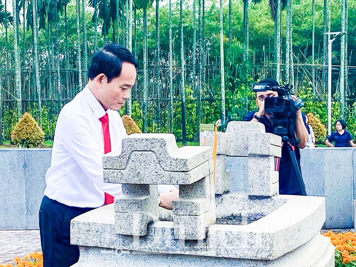 Bí thư Trần Lưu Quang về thăm Ngã Ba Giồng - Hành trình về nguồn thiêng liêng lịch sử - 4