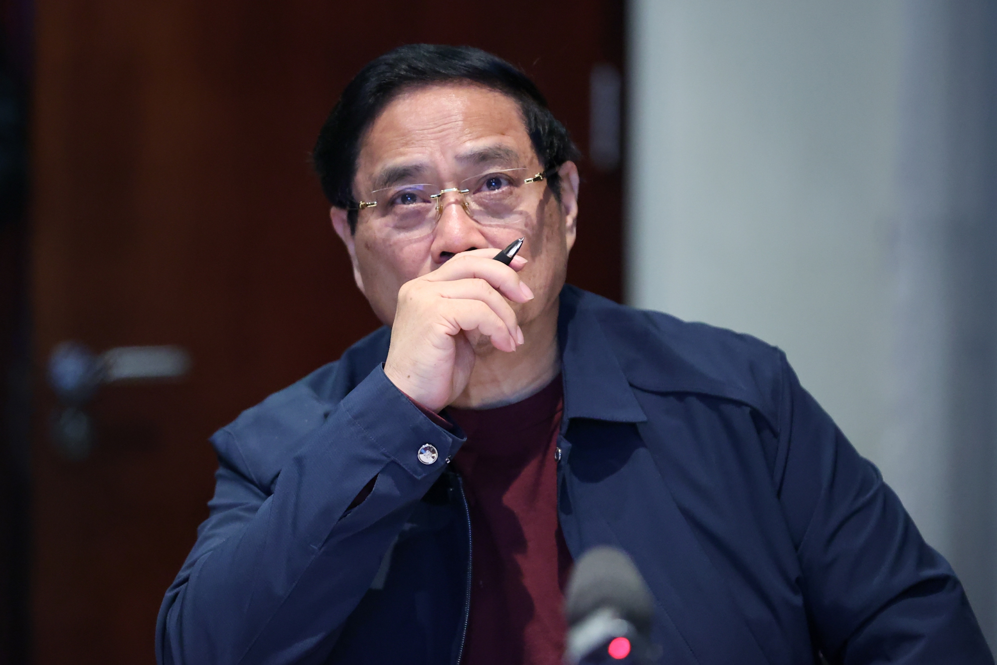 Họp khẩn lúc 2 giờ sáng, Thủ tướng yêu cầu 'đặt mình vào địa vị người dân để khắc phục hậu quả thiên tai nhanh nhất, hiệu quả nhất' - 1