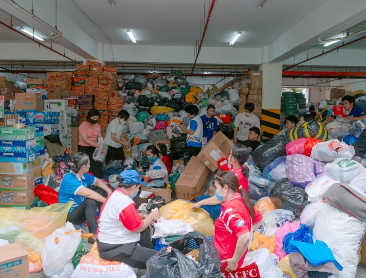 TP.HCM huy động nguồn lực kỷ lục cứu trợ vùng lũ