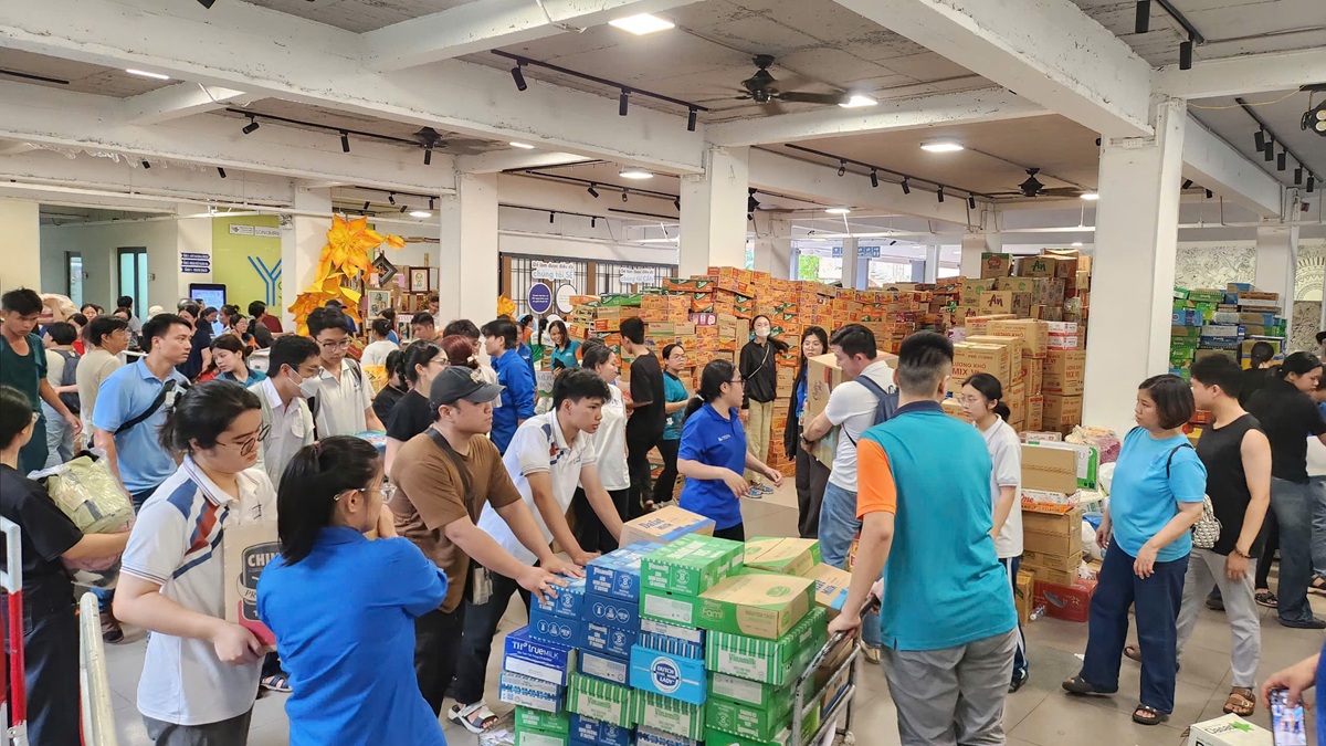 tp.hcm dong long huong ve mien trung: tu nhung con hem den ‘lan song’ sinh vien - 4