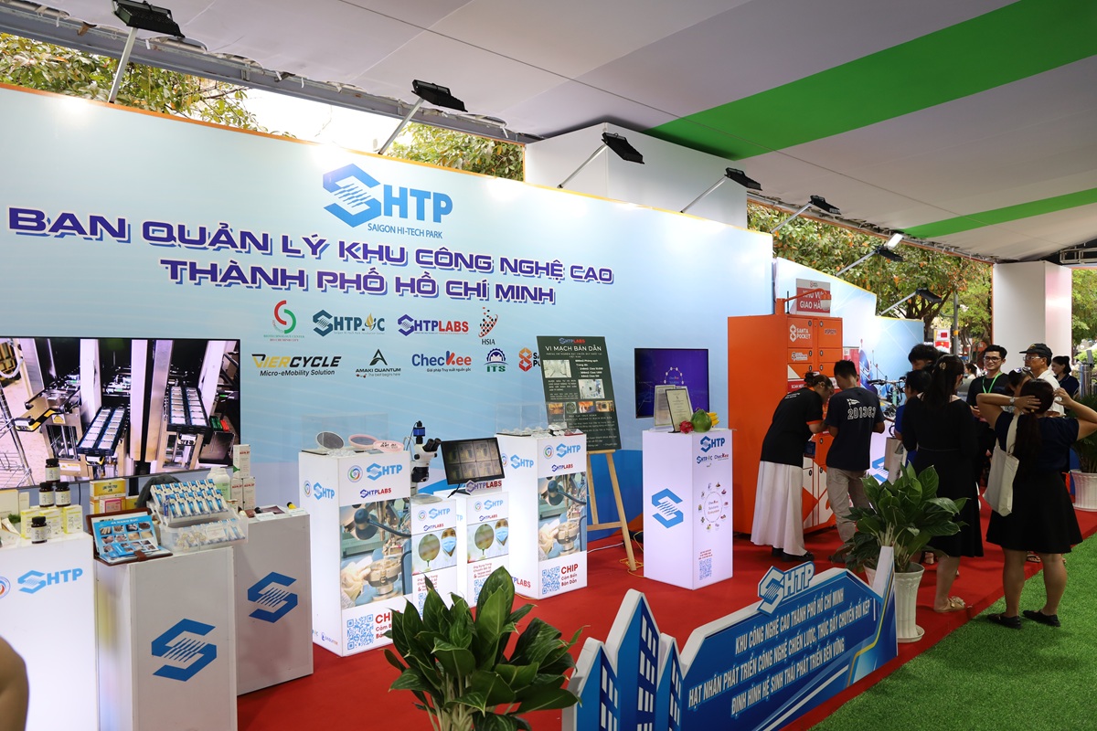 TPHCM khai mạc GRECO 2025: Bứt phá tăng trưởng xanh với nền tảng AI và công nghệ 4.0 - 5