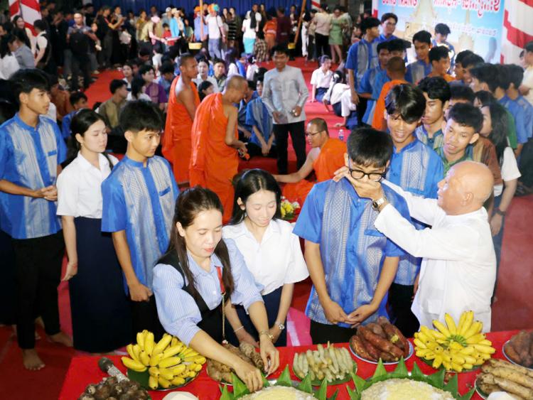 Bảo tồn, phát huy giá trị văn hóa truyền thống tốt đẹp của các dân tộc thiểu số gắn với phát triển du lịch