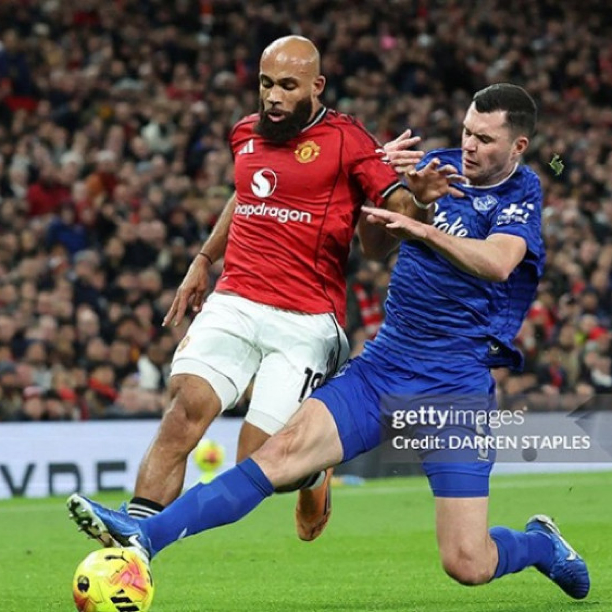 Kết quả bóng đá MU - Everton: Thẻ đỏ & siêu phẩm, bản lĩnh 