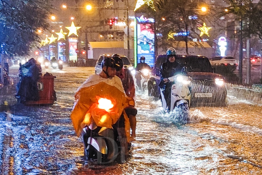 TP.HCM chuẩn bị ứng phó với áp thấp nhiệt đới có thể thành bão - 1