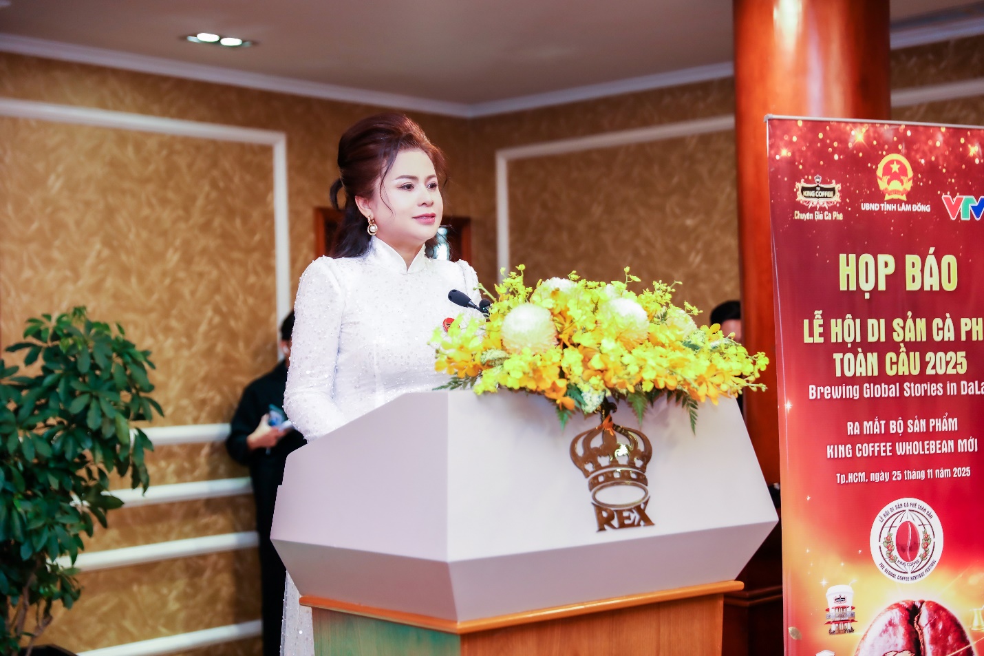 viet nam so huu mot nen van hoa ca phe sau sac va doc dao - 4