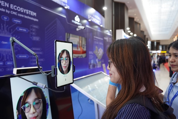 Độc đáo các mô hình công nghệ tại Diễn đàn Kinh tế Mùa thu 2025 - 1