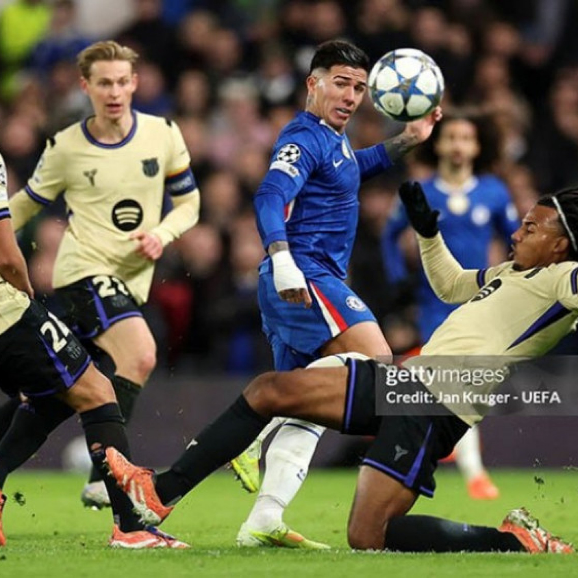  - Video bóng đá Chelsea - Barcelona: Hàng thủ thảm họa, sụp đổ ở Stamford Bridge (Cúp C1)