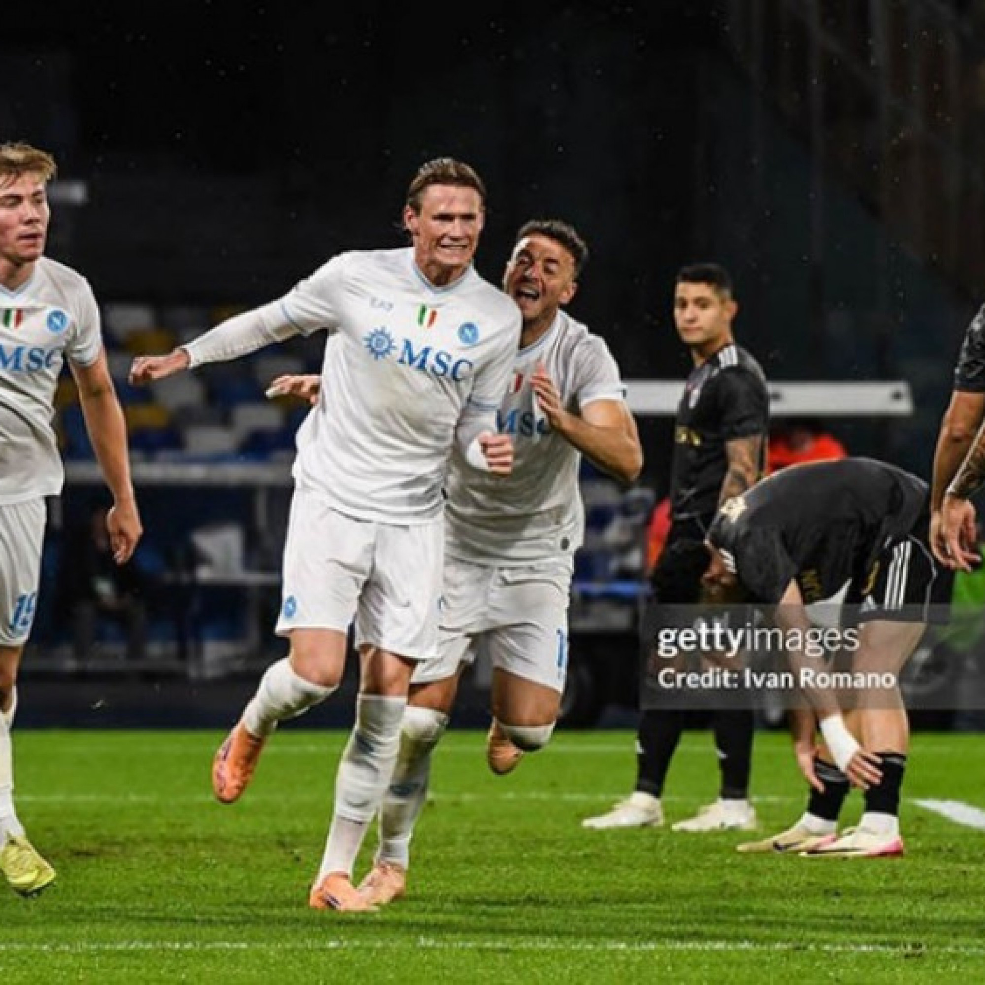  - Video bóng đá Napoli - Qarabag: Hojlund hỏng phạt đền, McTominay rực rỡ (Cúp C1)