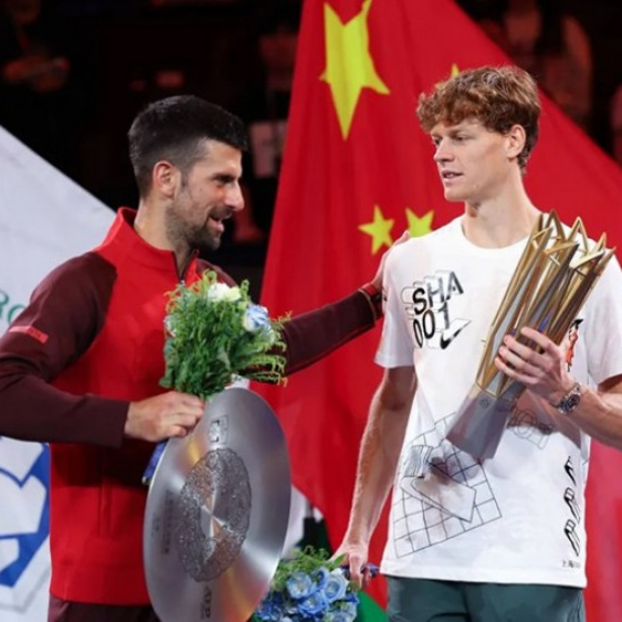  - Sinner thắng top 10 như chẻ tre, vẫn chưa thể chạm tới "đỉnh Olympia" của Djokovic