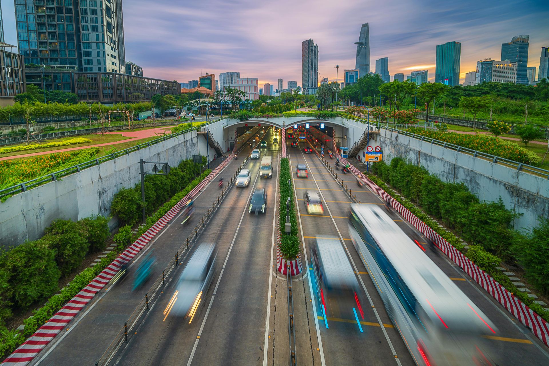 Báo Úc gọi Việt Nam là 'điểm đến lý tưởng mới' - 6